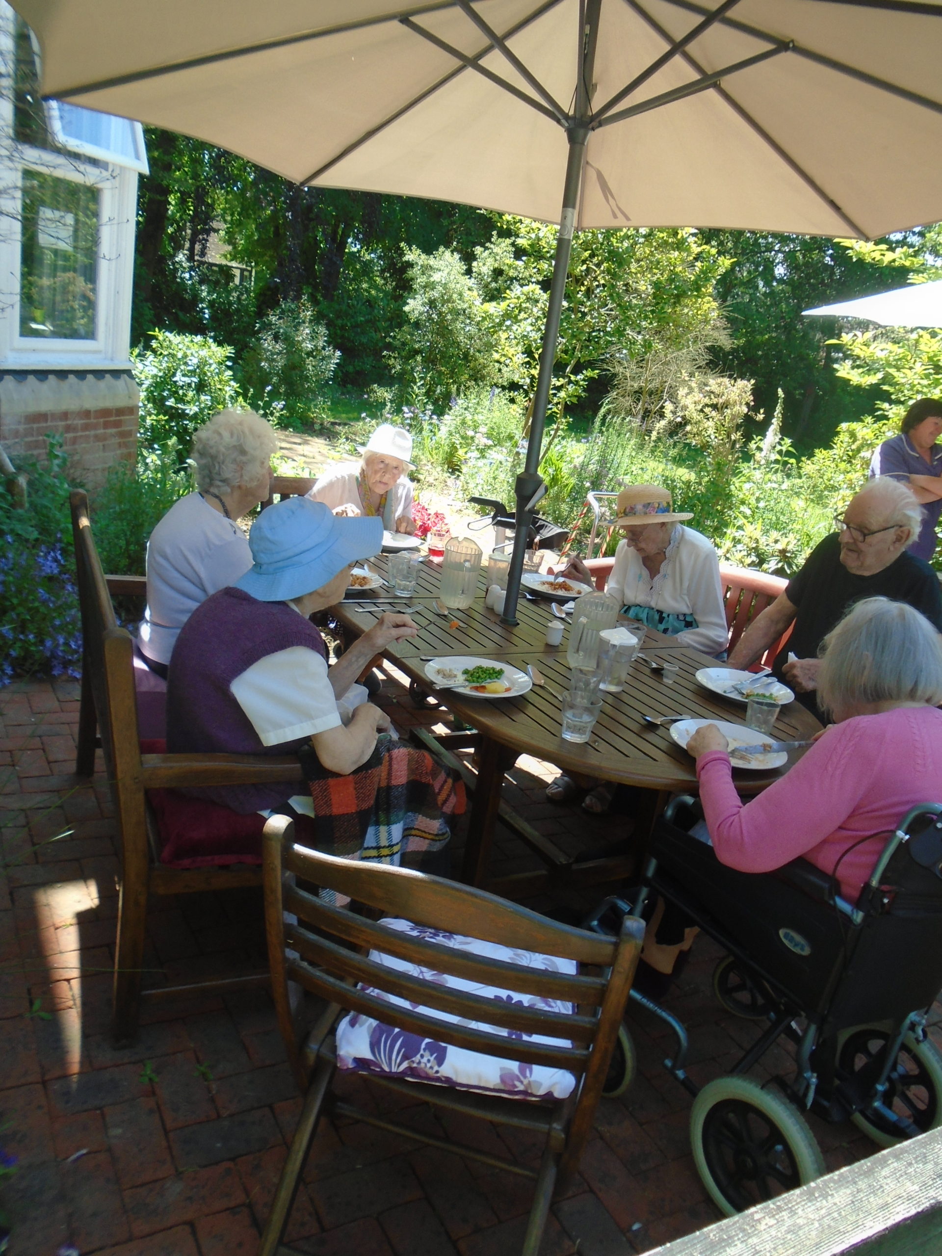 Dining outside in the sun